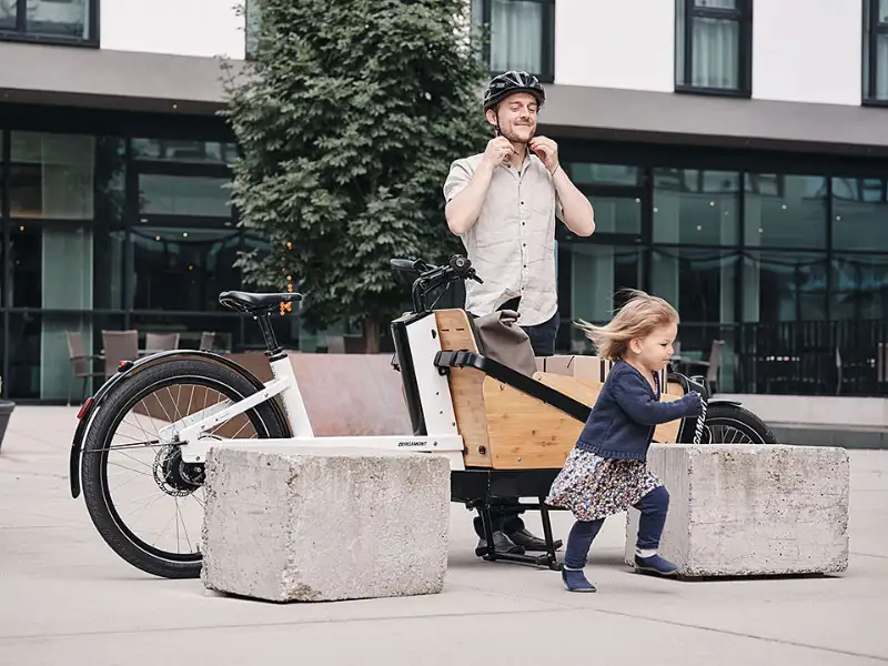 Lastenradler Urban mit Kind und Gepäck Lastenradler Urban mit Kind und Gepäck