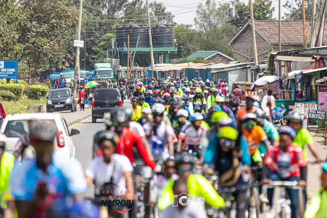 Critical Mass - Eine Straße voller Radler:innen in Nairobi Critical Mass - Eine Straße voller Radler:innen in Nairobi